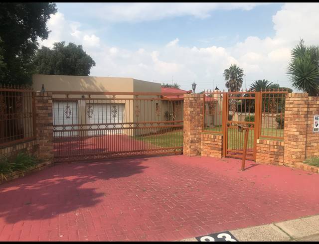 4 bed property for sale in SUIDEROORD